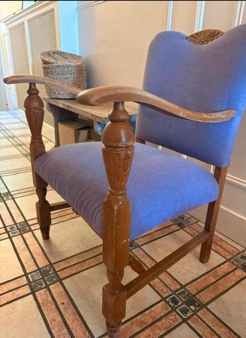 Antieke Stoel met Armleuningen Louis stoel beschikbaar voor biedingen