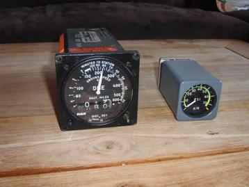 Vintage Avionica Set – RCA DME Indicator & Smiths PSI Gauge beschikbaar voor biedingen
