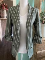 Adilynn blazer maat S/M met streep sage groen, Verzenden, Zo goed als nieuw, Jasje, Maat 36 (S)
