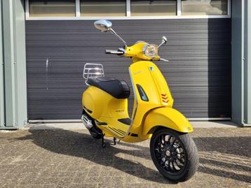 VESPA SPRINT 4T E4 BROM 01-2019 MAT GEEL 10500KM 1E EIG+LED