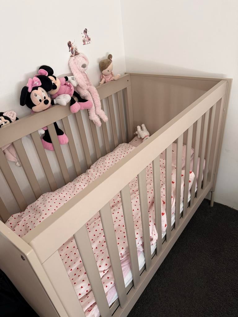 Mooi ledikantje, zo goed als nieuw, Ophalen, Zo goed als nieuw, Ledikant