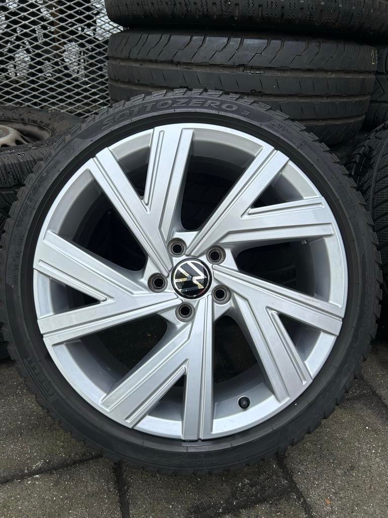 VW Golf 8 8.5 R GTI Clubsport 18 inch Bergamo winterset, Ophalen, 18 inch, Gebruikt, Banden en Velgen