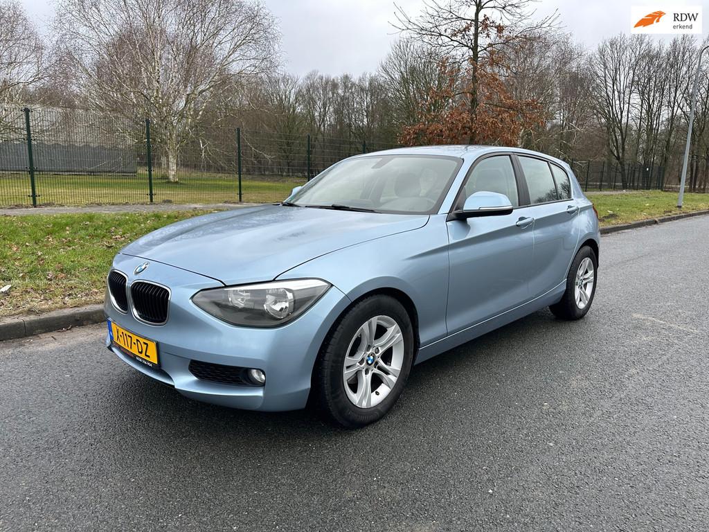 BMW 1-serie 114i EDE prachtige auto met veel optie, Euro 5, Achterwielaandrijving, Gebruikt, 4 cilinders