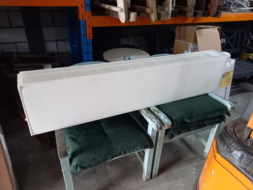 Lange witte radiator, gebruikt, in goede staat, Ophalen, 30 tot 80 cm, Radiator, Zo goed als nieuw