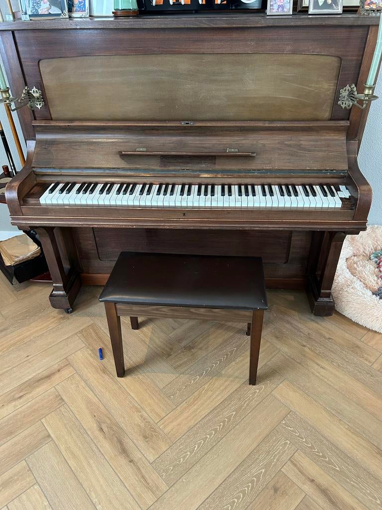 Gratis af te halen: Piano (moet gestemd worden), Ophalen, Gebruikt, Bruin, Piano