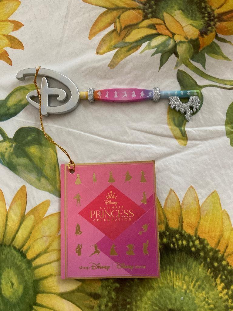 Disney Limited Edition sleutel Princess celebration ( key ), Verzamelen, Ophalen of Verzenden, Overige figuren, Nieuw, Overige typen
