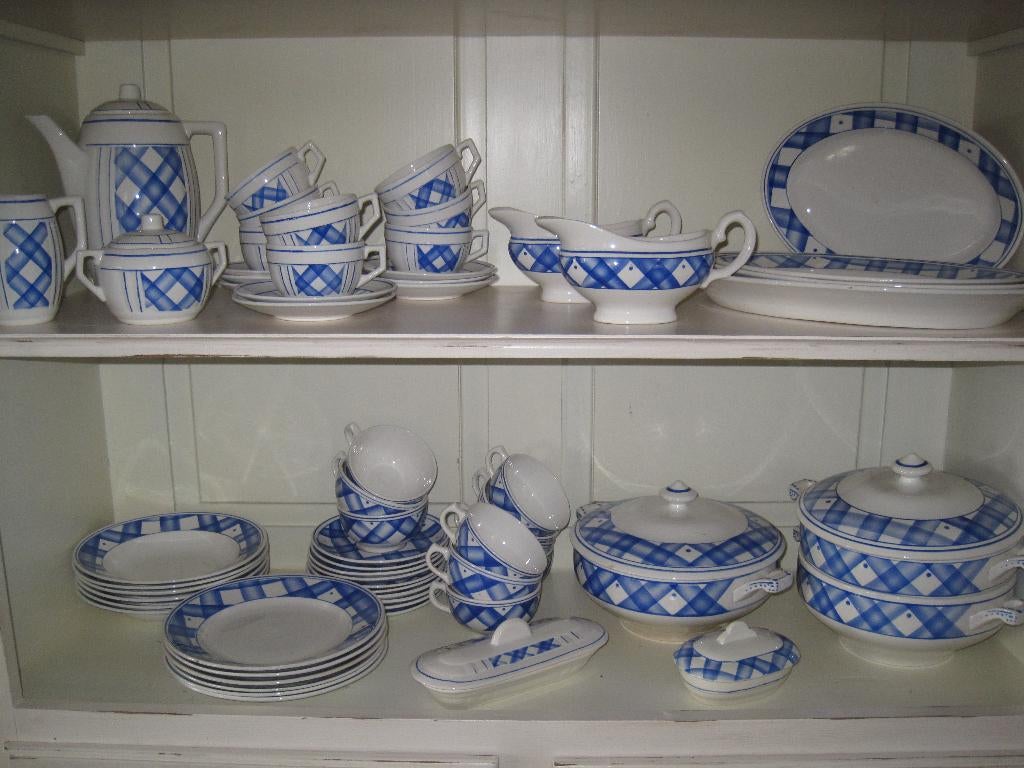 Servies met blauwe ruit gemaakt door Boch, Ophalen of Verzenden