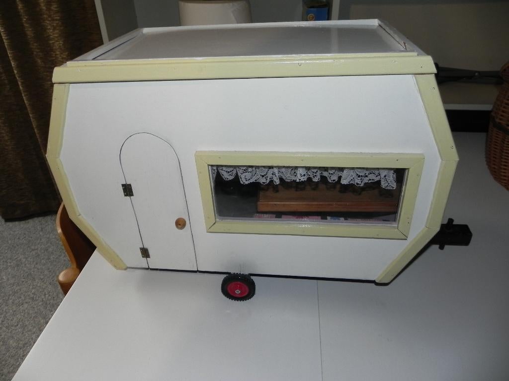 TE KOOP; SPEEL CARAVAN, Ophalen, Zo goed als nieuw, Hout, Speelkeuken-accessoire