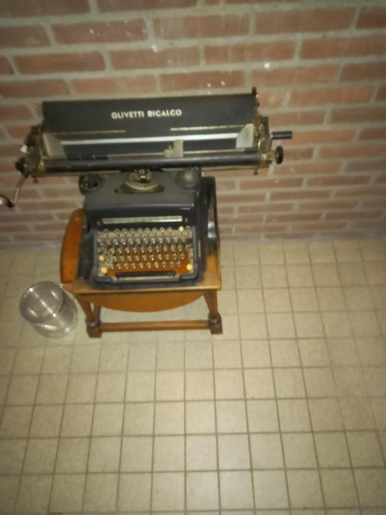 Antieke Olivetti typemachine, Antiek en Kunst, Ophalen