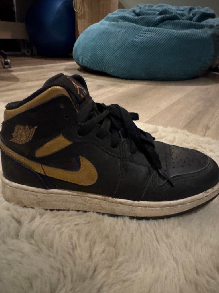 Jordan schoenen - Zwart/Goud - Maat 38, Kleding | Dames, Schoenen, Ophalen of Verzenden, Gedragen, Zwart, Sneakers of Gympen