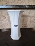 Vintage vaas Flora Keramiek Gouda Holland, Ophalen of Verzenden, Wit, Aardewerk of Porselein, Minder dan 50 cm