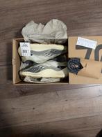 Adidas Yeezy Boost 700 V3 Fade Salt 44 2/3, Overige kleuren, Nieuw, Ophalen of Verzenden, Sneakers of Gympen