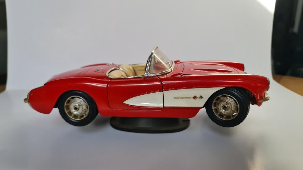 Chevrolet Corvette 1957 Schaal 1-18 Bburago 3034, Ophalen of Verzenden, Zo goed als nieuw, Auto, Bburago