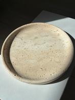 Travertin marmeren serveerplateau / travertine marble tray, Ophalen of Verzenden, Nieuw, Rond, Overige materialen