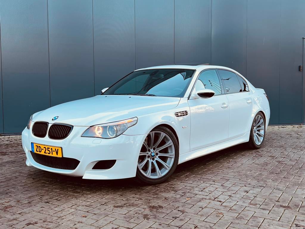 BMW M5, Automaat, 1730 kg, Achterwielaandrijving, Zwart
