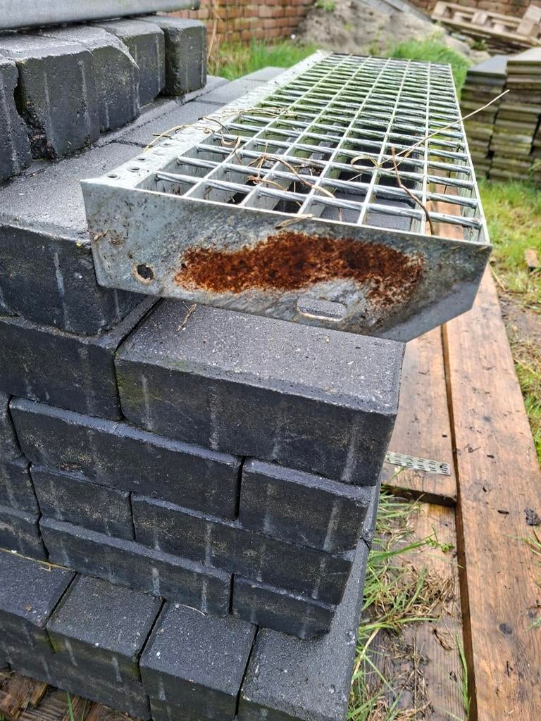 Metalen traptreden roosters verzinkt, Ophalen of Verzenden, Overige materialen, Minder dan 100 cm, 25 tot 50 cm