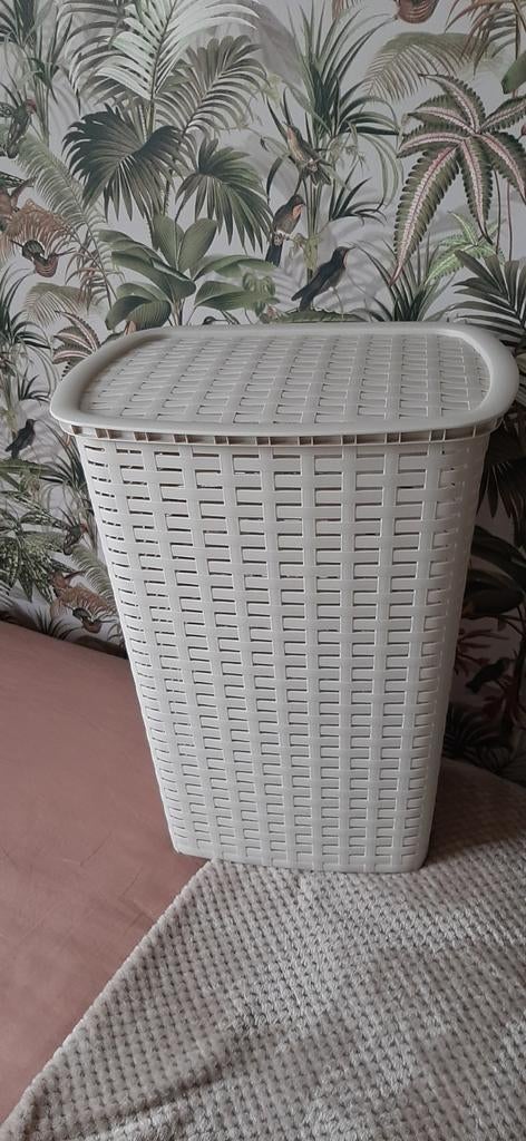 Wasmand met deksel, Ophalen, Zo goed als nieuw