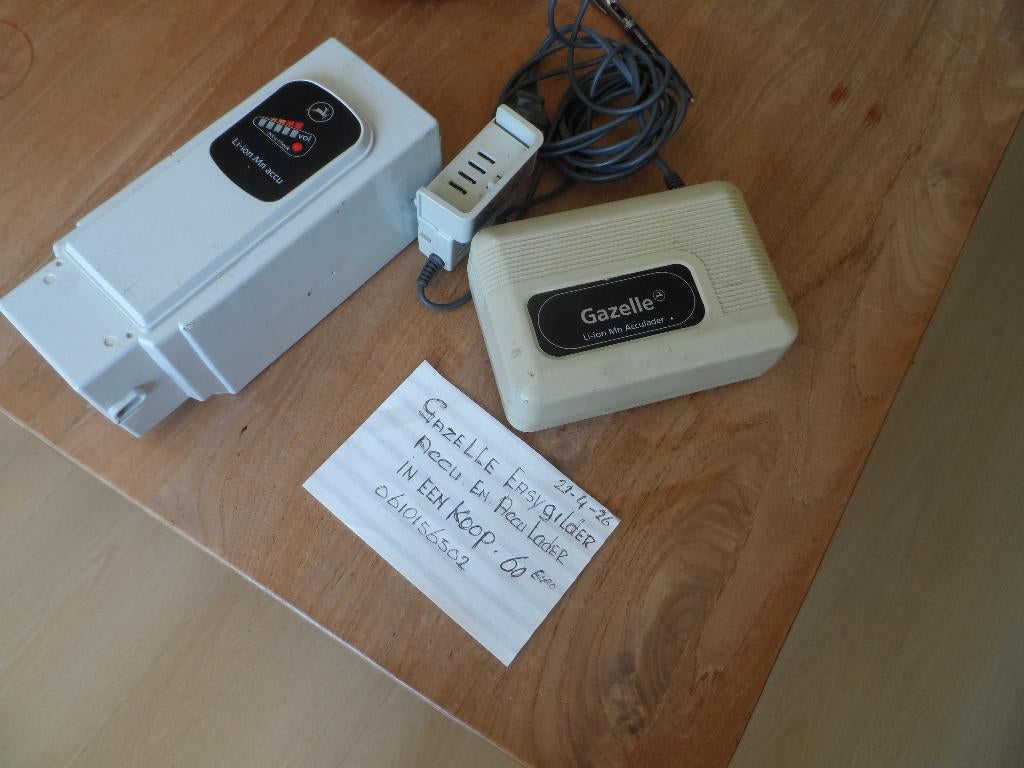GAZELLE  EASY GLILDER,  ACCU  EN  ACCULADER..60  euro, Ophalen, Zo goed als nieuw