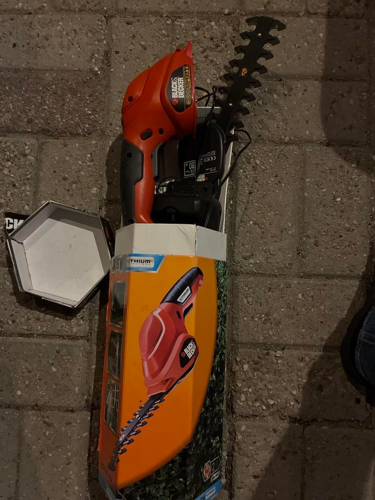 Black & Decker GSL300 Accu Struikschaar 3.6V, Ophalen, Zo goed als nieuw, Accu