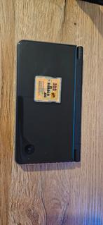 Nintendo DSi XL met R4 Flashcard - Uitstekende Staat, Spelcomputers en Games, Spelcomputers | Nintendo DS, Dsi XL, Met games, Zwart