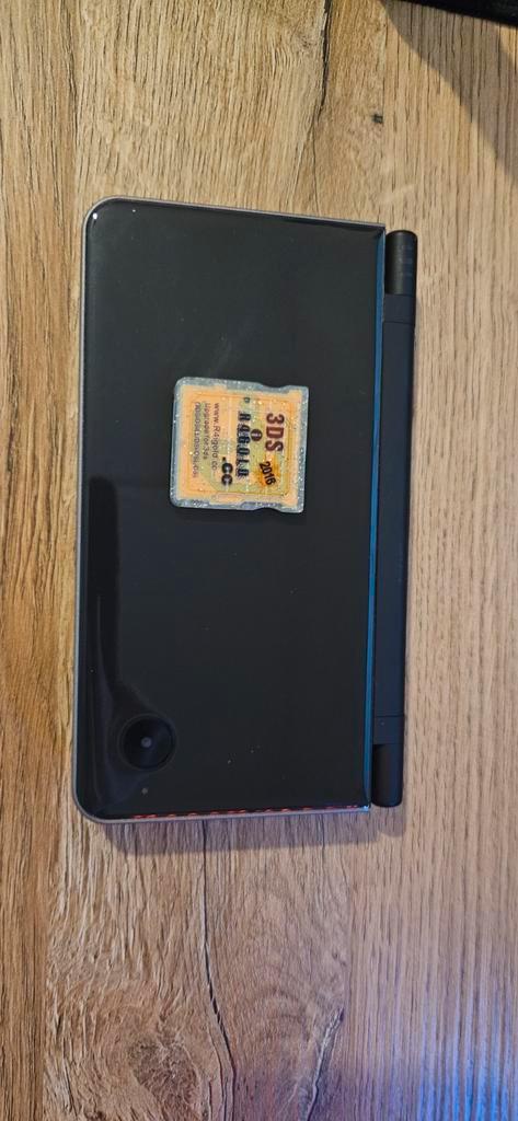 Nintendo DSi XL met R4 Flashcard - Uitstekende Staat, Spelcomputers en Games, Spelcomputers | Nintendo DS, Zo goed als nieuw, Dsi XL