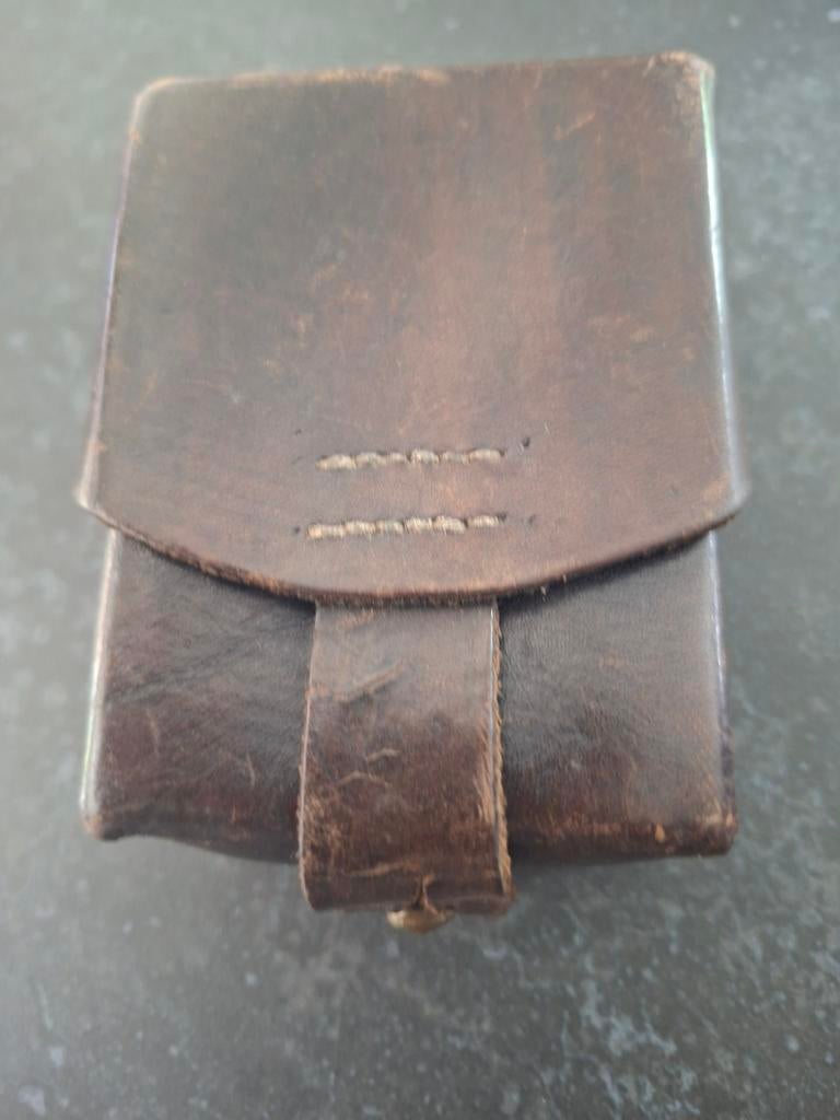 Lederen militaire patroontas pouch Mauser Spanje Oostenrijk, Verzamelen, Verzenden, Landmacht, Nederland, Embleem of Badge