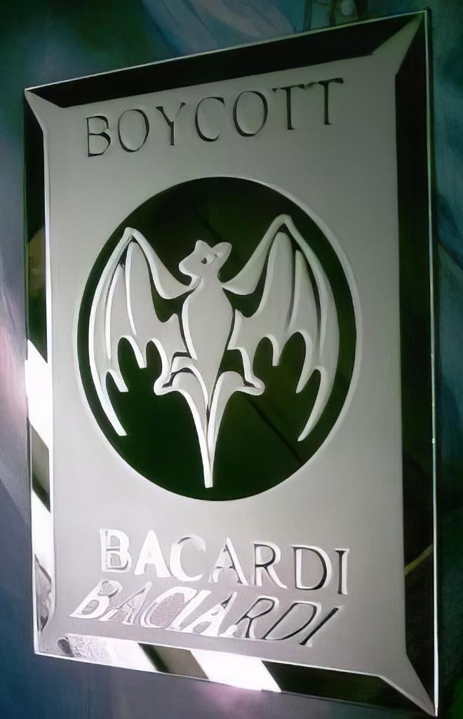 Bacardi Spiegel . Kleur : zilver Afmeting : 30 x 36, Ophalen of Verzenden, Nieuw, Gebruiksvoorwerp