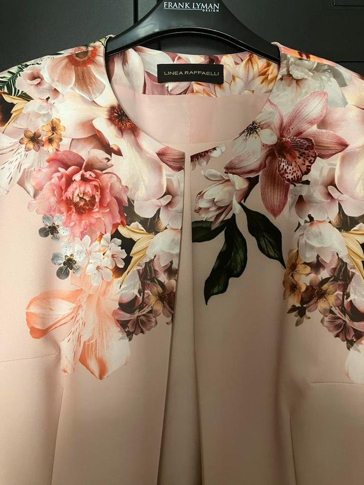 Linea Raffaelli Jurk met Jas - Prachtig Bloemenpatroon, Kleding | Dames, Jurken, Zo goed als nieuw, Maat 38/40 (M), Roze, Knielengte