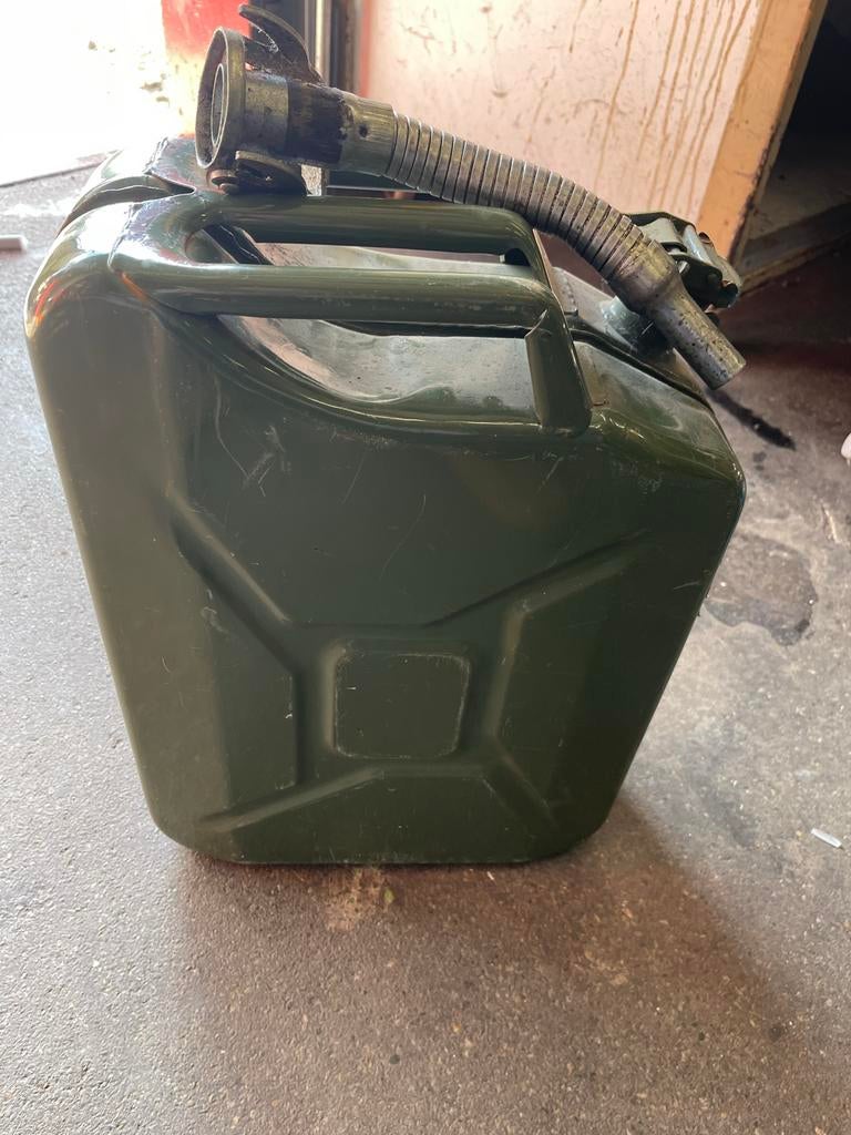 Metalen Jerrycan 20L met schenktuit - Olijfgroen, Ophalen