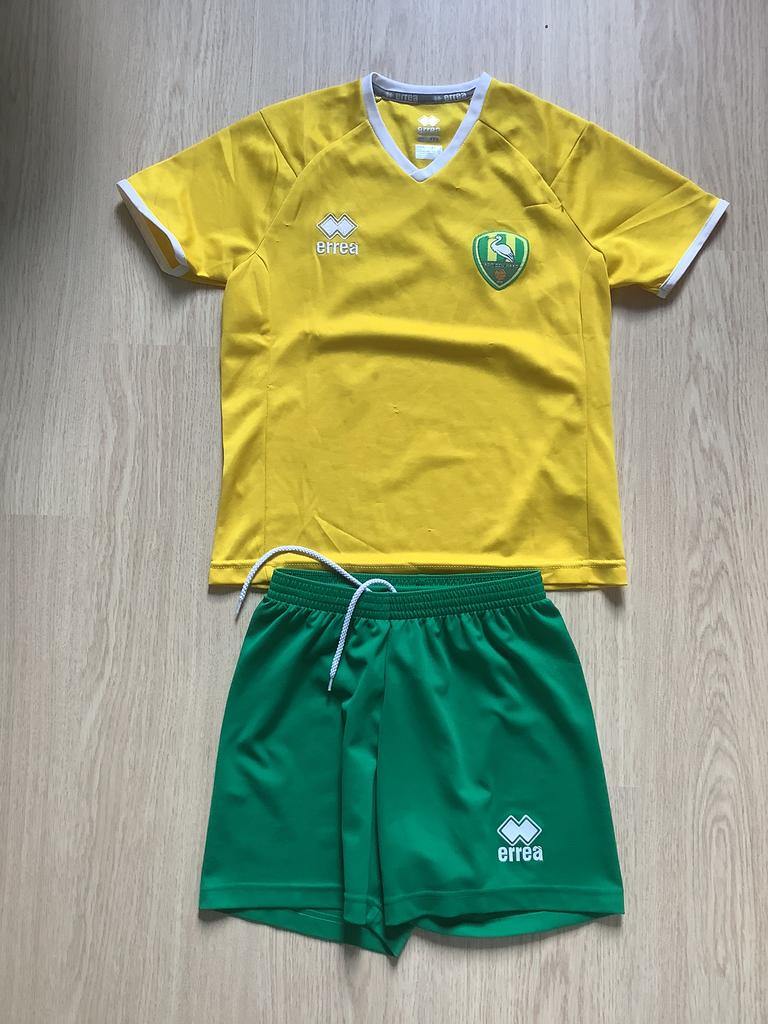leuk voetbalpakje van ADO Den Haag maar XXS kids, Sport en Fitness, Voetbal, Maat XS of kleiner, Ophalen of Verzenden, Gebruikt