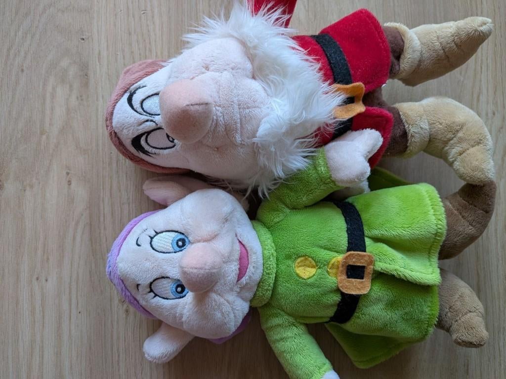 2 knuffels Disney | Dopey en Grumpy ( 30 cm groot ), Ophalen, Sneeuwwitje of Doornroosje, Zo goed als nieuw, Knuffel