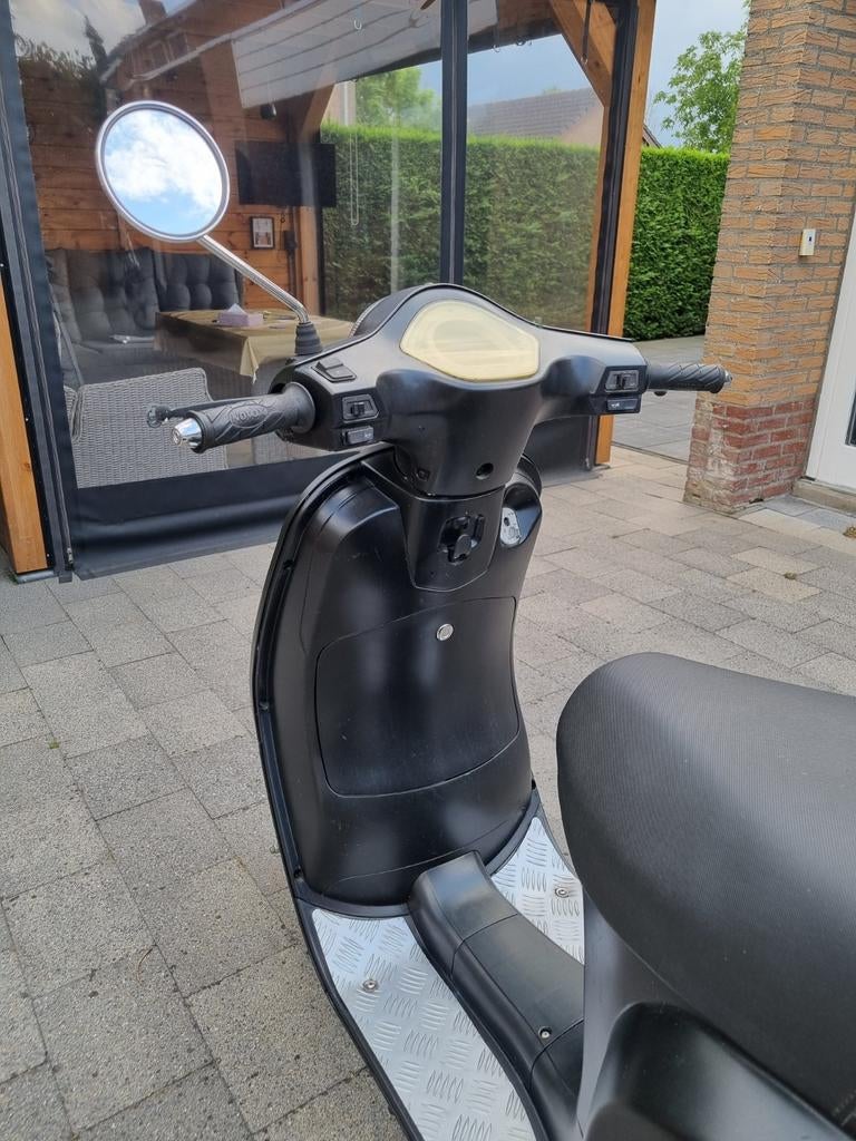 Elektrische Snorfiets - zwart (gespoten gewrapt), Fietsen en Brommers, Snorfietsen en Snorscooters, Gebruikt, Elektrisch, Ophalen