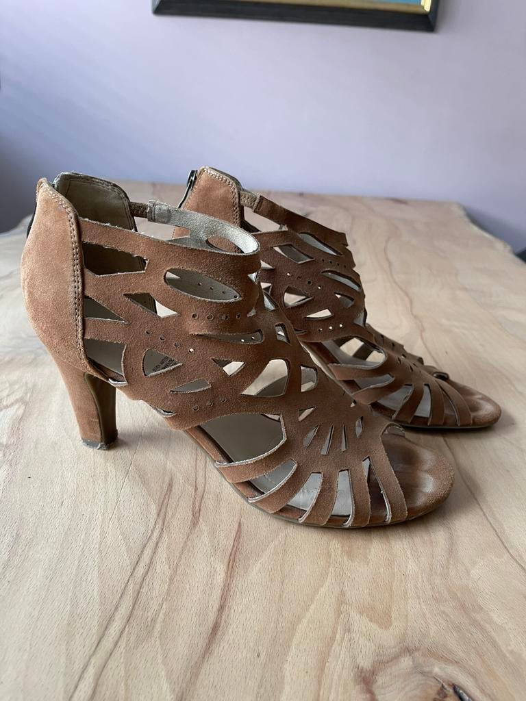 Lichtbruine suede zomerse hakschoenen open teen 40, Kleding | Dames, Schoenen, Beige, Gedragen, Sandalen of Muiltjes, Ophalen of Verzenden