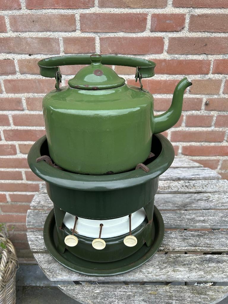 Groen petroleumstel met ketel, Ophalen