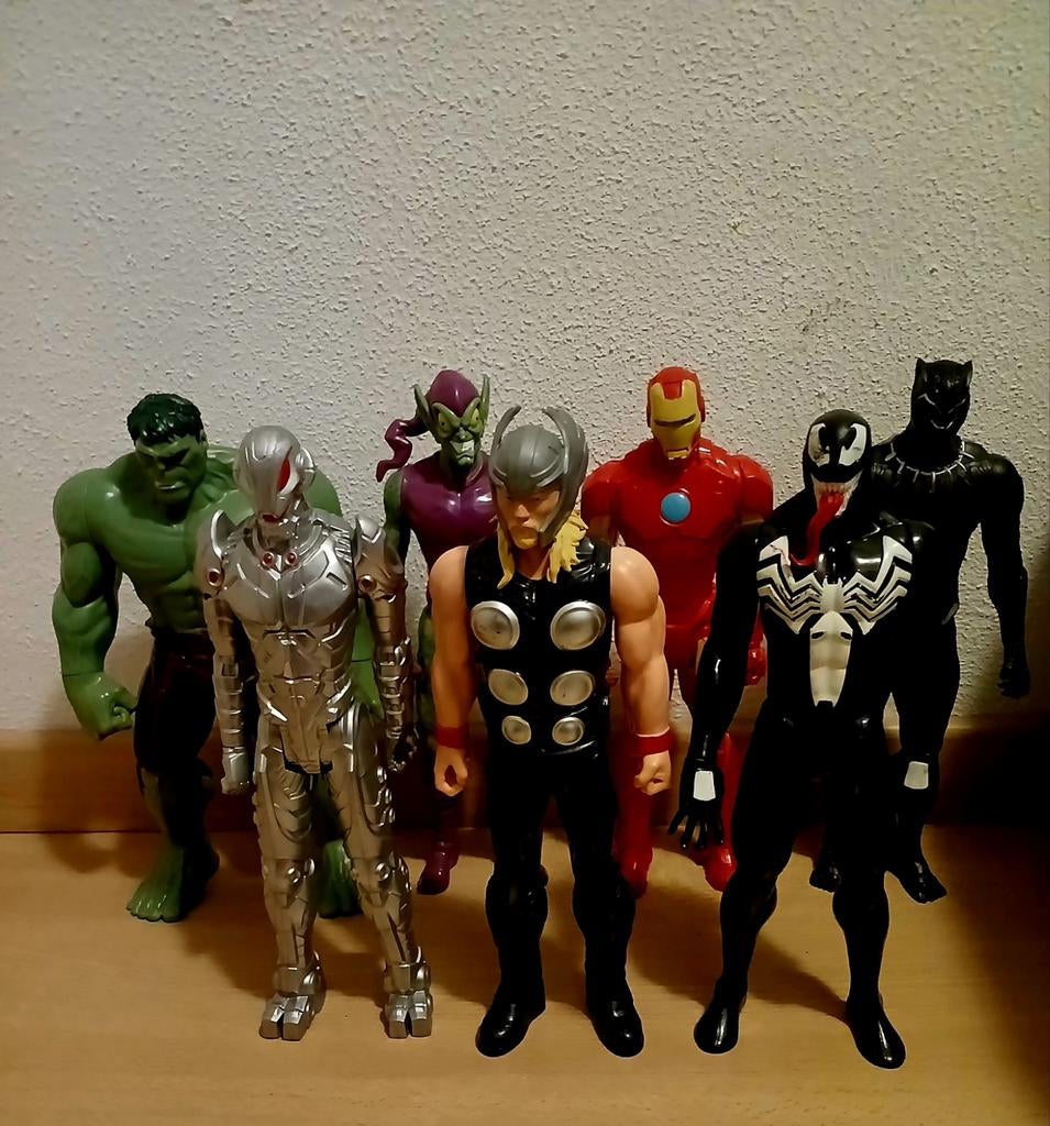 Marvel Superhelden Actiefiguren 30 cm (Venom verkocht), Kinderen en Baby's, Speelgoed | Actiefiguren, Ophalen, Gebruikt
