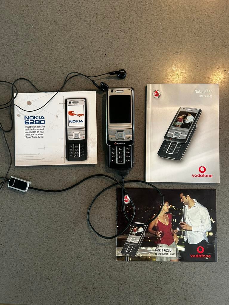 Vintage Nokia 6280 (2005) Vodafone compleet pakket, Telecommunicatie, Mobiele telefoons | Nokia, Gebruikt, Schuifmodel, Zwart