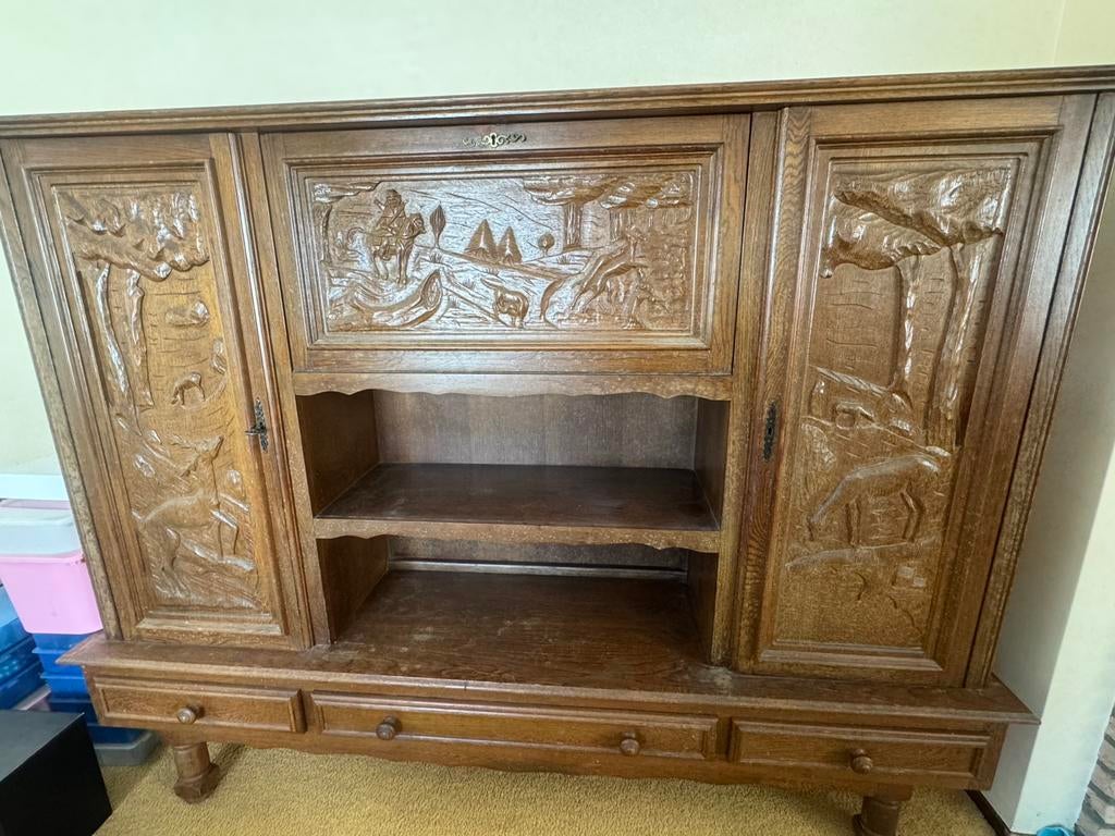 Bewerkte houten kast!, Ophalen