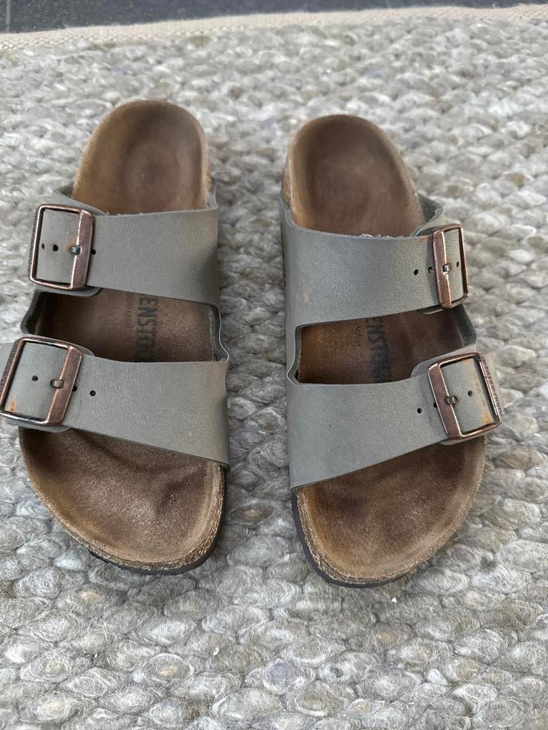 Birkenstock Arizona Slippers Maat 38 - Gedragen, Kleding | Dames, Schoenen, Ophalen of Verzenden, Gedragen, Grijs, Slippers