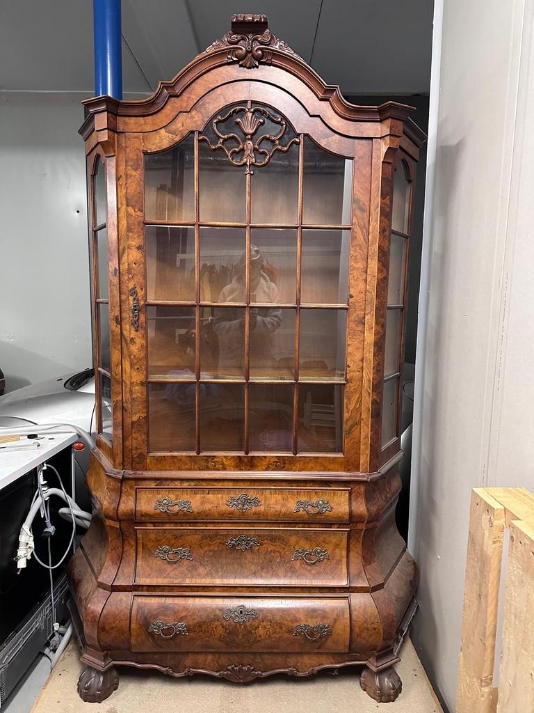 Antieke Vitrinekast / Pronkkast - Wortelnoten Hout, Antiek en Kunst, Ophalen