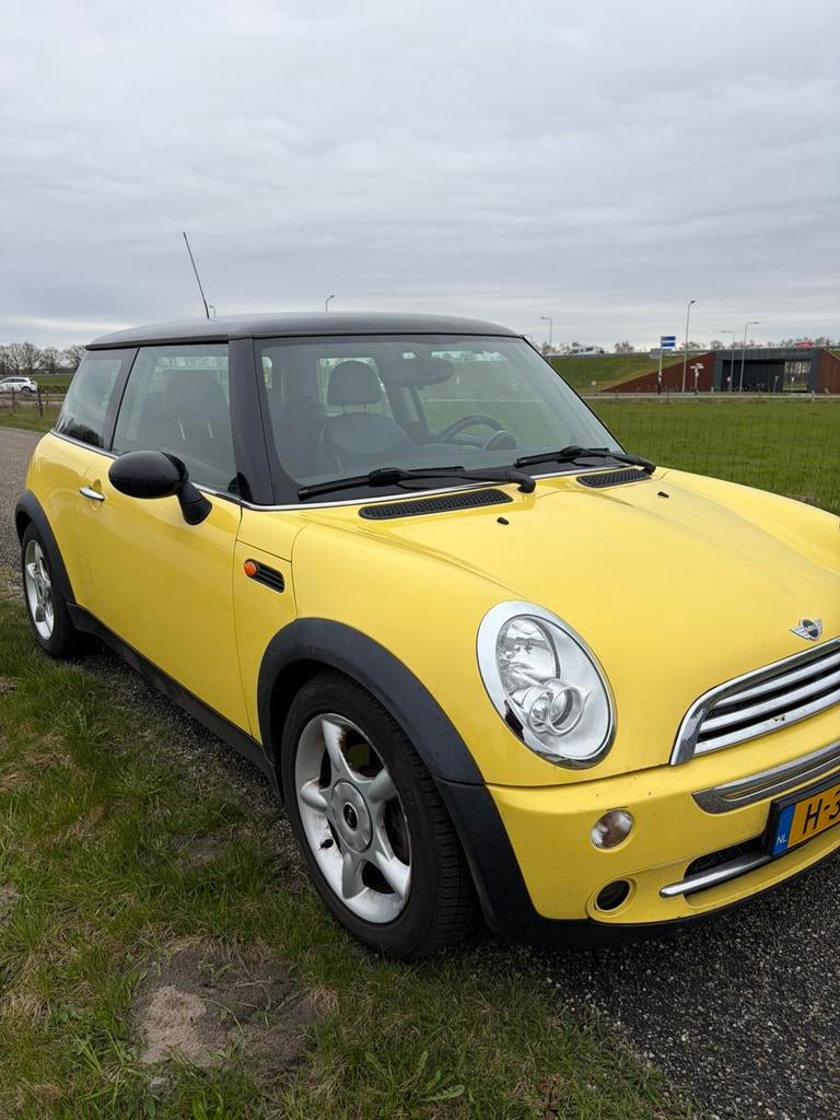 Mini 1.6 16V Cooper 2005 | Nieuwe APK, Auto's, Voorwielaandrijving, 4 stoelen, 14 km/l, Handgeschakeld