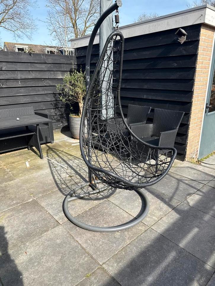 Zwarte hangstoel / egg chair voor buiten, Tuin en Terras, Tuinsets en Loungesets, Gebruikt, Loungeset, Wicker, Stoel, Ophalen of Verzenden