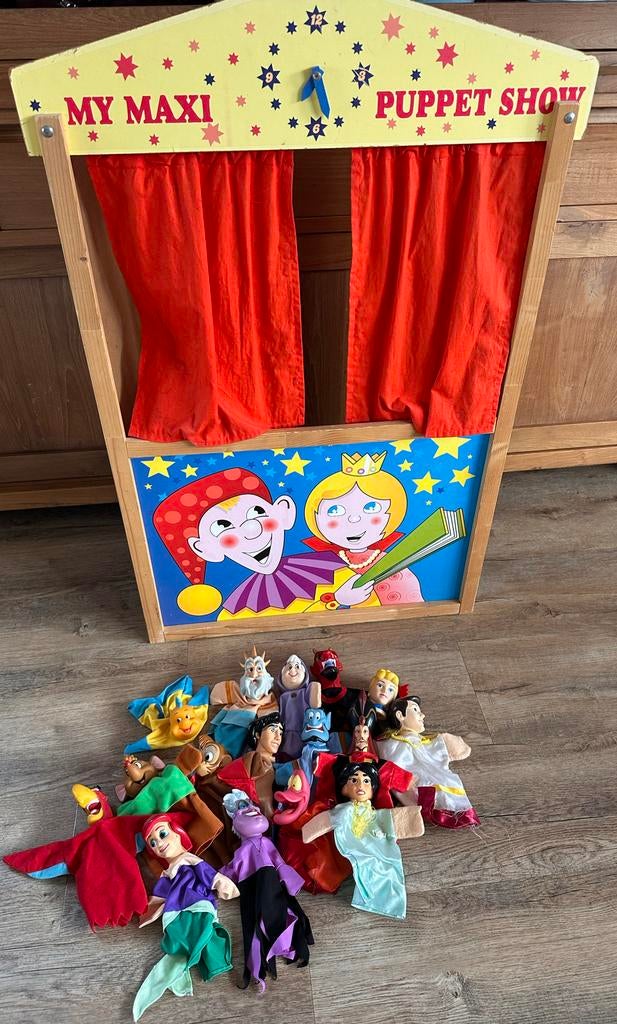 Poppenkast met handpoppen, Ophalen, Gebruikt, Jongen of Meisje