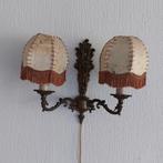 retro / vintage klassieke wandlamp met 2 kapjes, Huis en Inrichting, Lampen | Wandlampen, Ophalen of Verzenden, Gebruikt