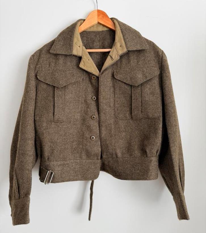 Originele WO2 Canadese Battle Dress set (1945) – jas + broek, Ophalen, Kleding of Schoenen