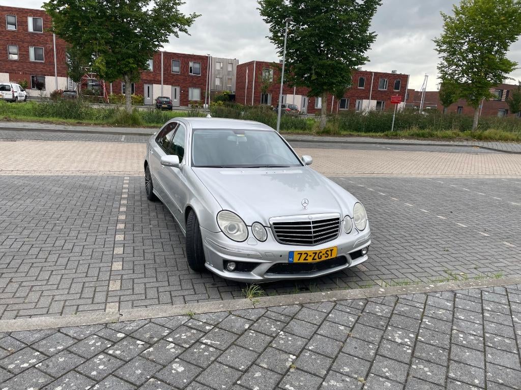 MB E-Klasse 3.0 CDI E320 Avangard Sedan AUT 2008 Grijs, Auto's, Mercedes-Benz, Automaat, Achterwielaandrijving, Zwart, 1650 kg