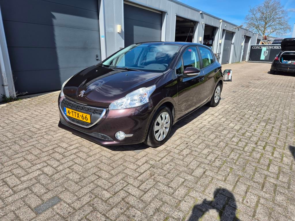 Super nette Peugeot 208 1.2 VTI 60KW/82PK 5-D 2013, Auto's, Peugeot, Voorwielaandrijving, Euro 5, Stof, Handgeschakeld