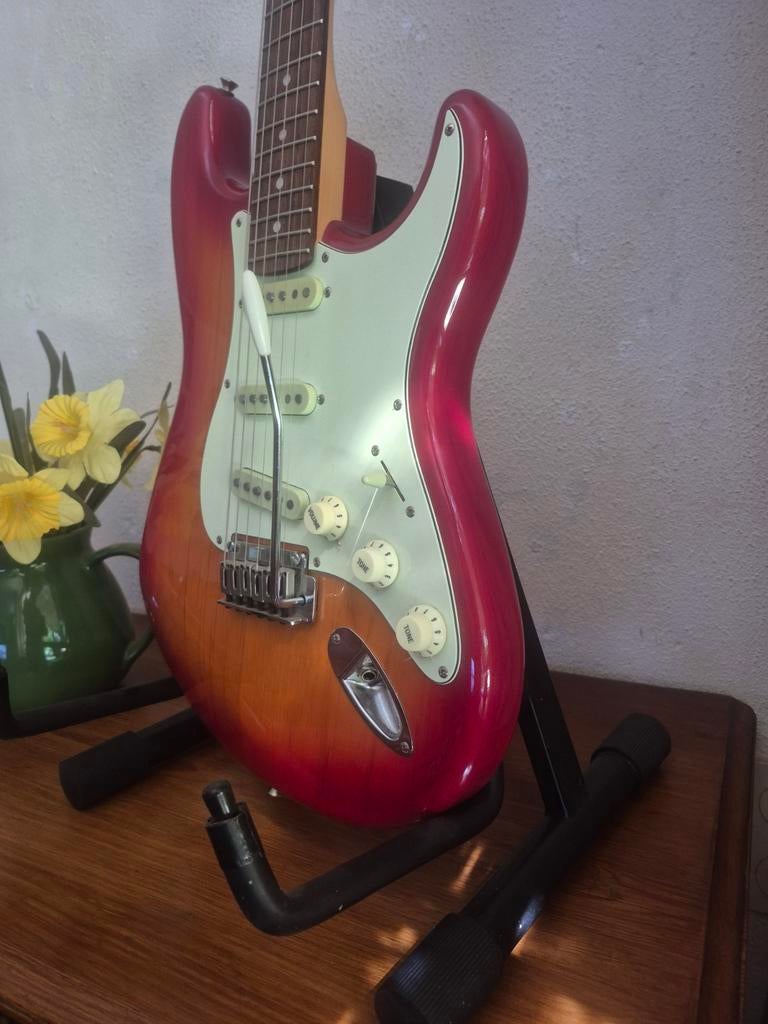 FENDER SQUIER, standard series,lim.ed. Stratocaster,I.Z.G.ST, Ophalen, Solid body, Fender