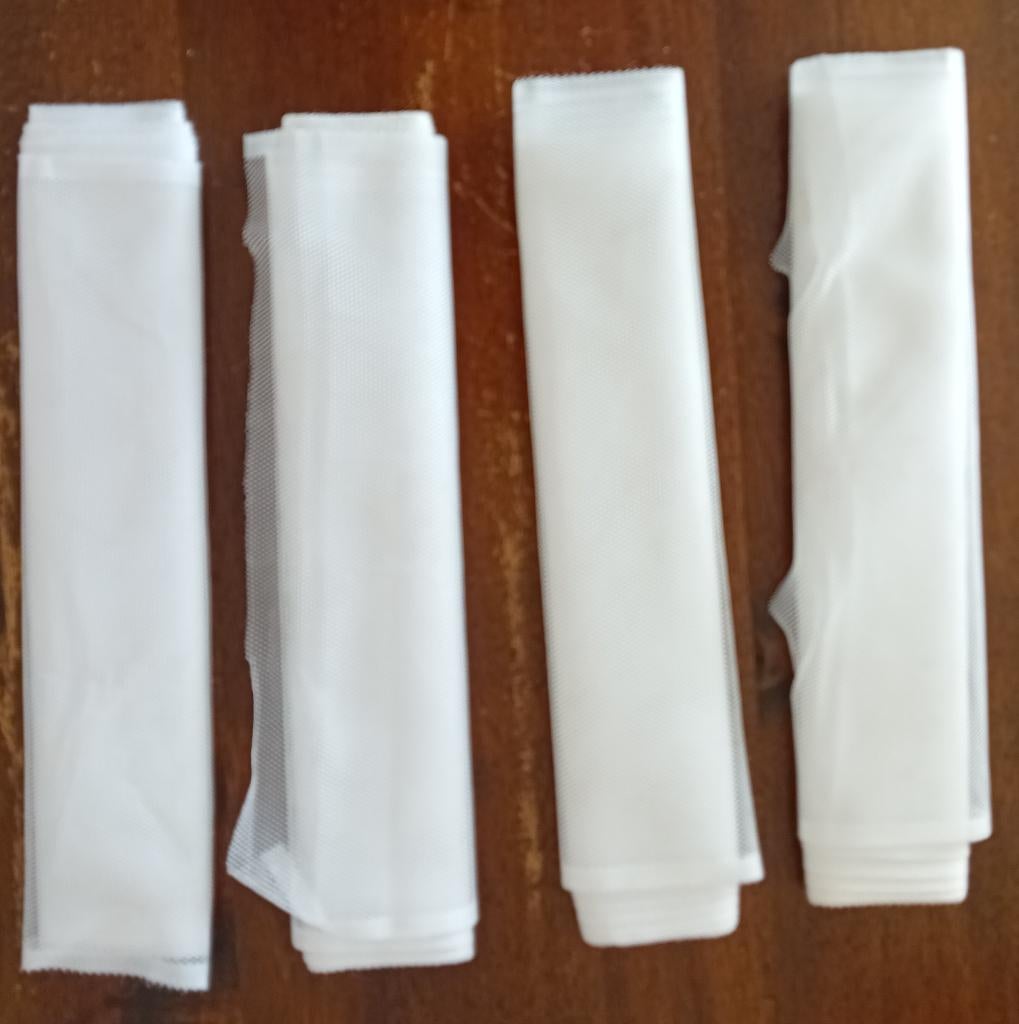 Te Koop: Vier witte stroken / baleinen, nieuw. , Doe-het-zelf en Verbouw, Kunststof, Minder dan 80 cm, 215 cm of meer, Overige typen