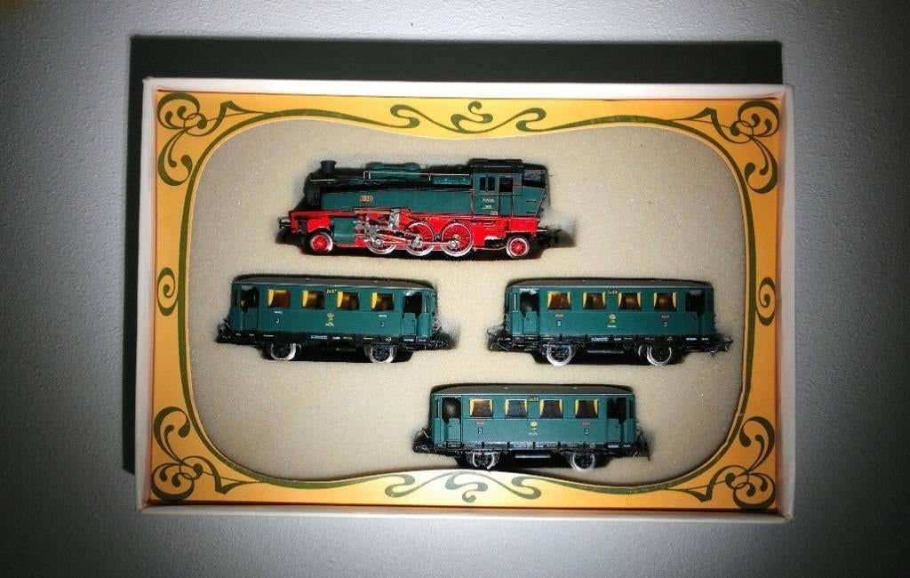 Piko K. Sächs. Sts. E. B. BR75 1831 + 3 rijtuigen, Zo goed als nieuw, Analoog, Gelijkstroom, Locomotief