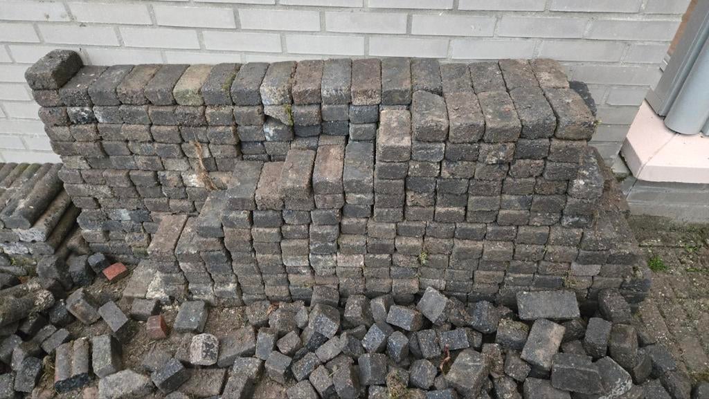 Donkergrijze getrommelde waalformaat stenen, Ophalen of Verzenden